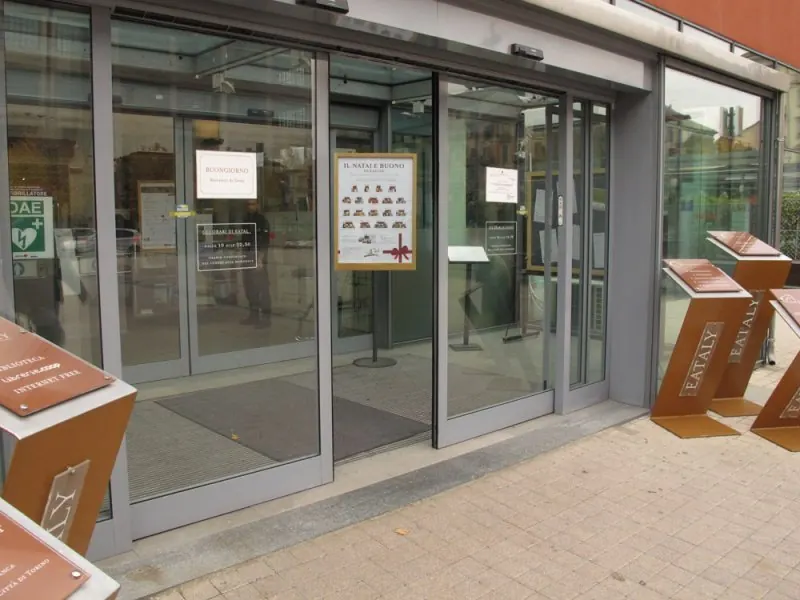 Porta scorrevole automatica per uffici a Torino